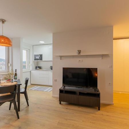 Elegant Tour As Studio Gilly With Open Views And A Balcony In The Center Ljubljana Extérieur photo