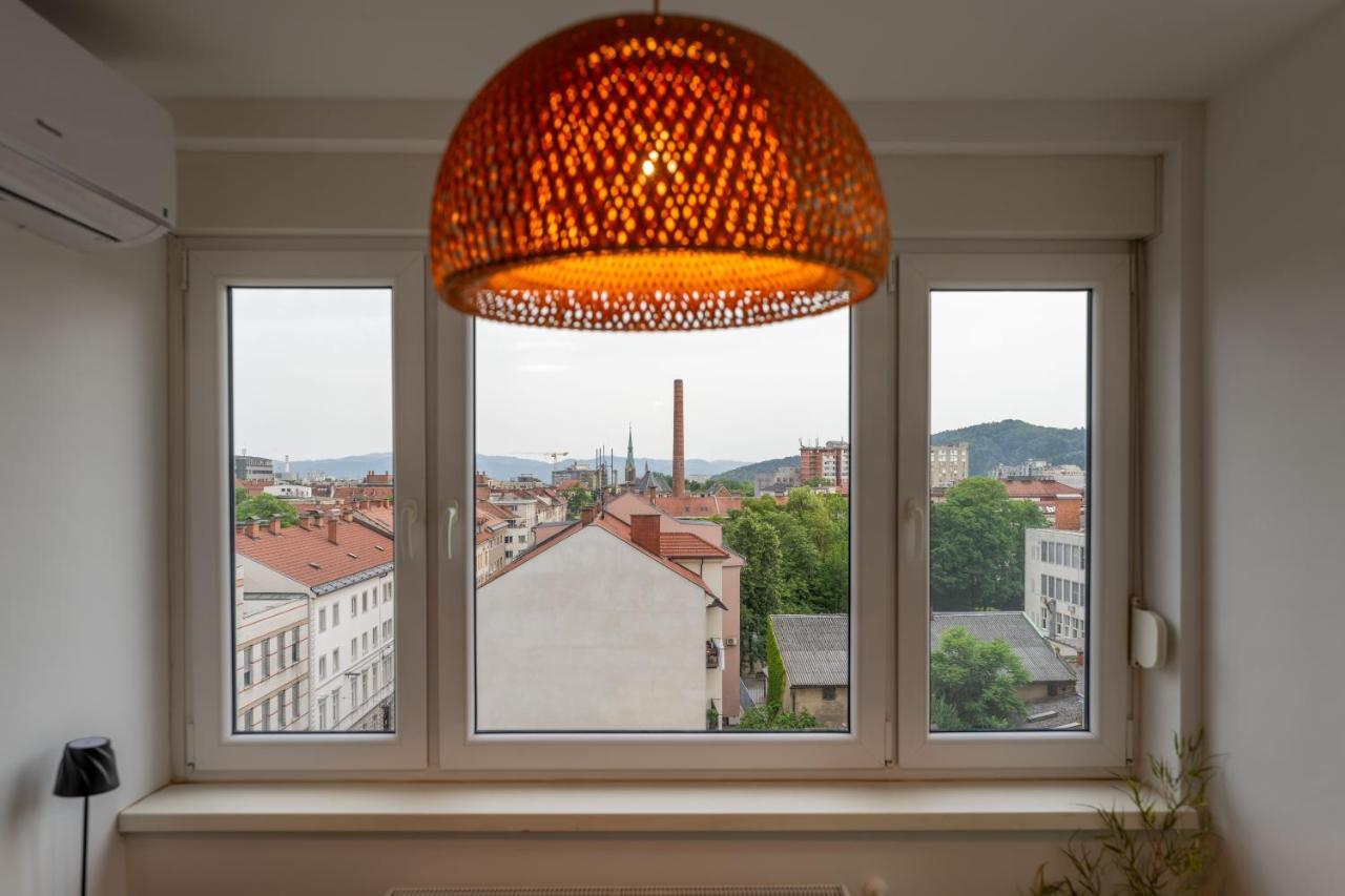 Elegant Tour As Studio Gilly With Open Views And A Balcony In The Center Ljubljana Extérieur photo