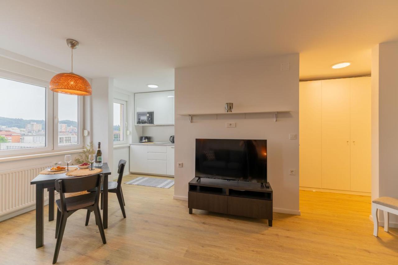 Elegant Tour As Studio Gilly With Open Views And A Balcony In The Center Ljubljana Extérieur photo