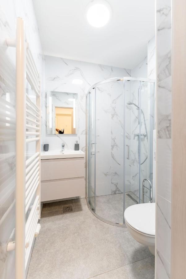 Elegant Tour As Studio Gilly With Open Views And A Balcony In The Center Ljubljana Extérieur photo