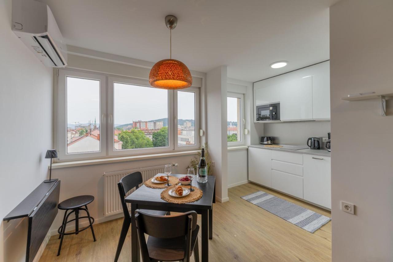 Elegant Tour As Studio Gilly With Open Views And A Balcony In The Center Ljubljana Extérieur photo