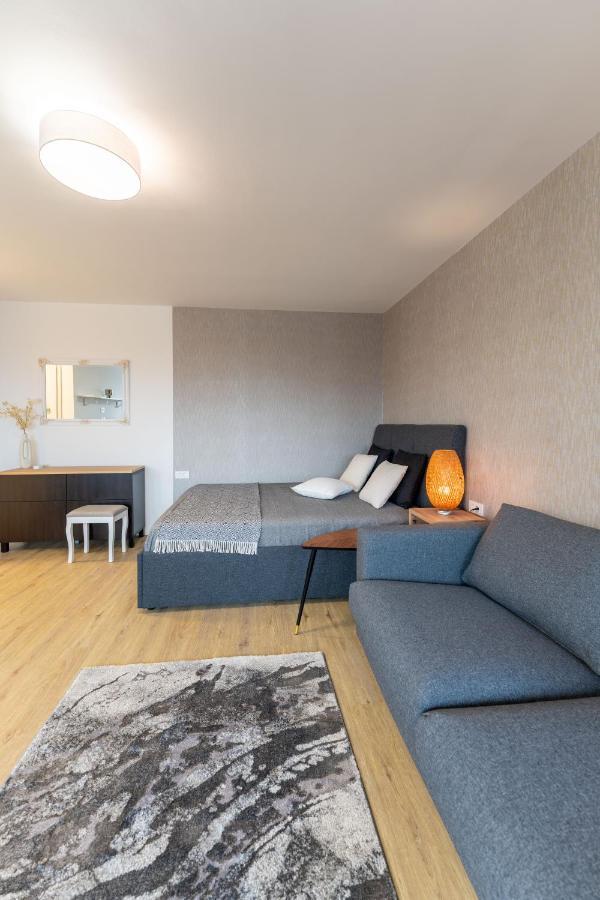 Elegant Tour As Studio Gilly With Open Views And A Balcony In The Center Ljubljana Extérieur photo